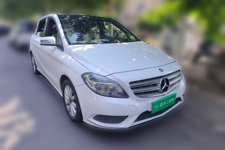 Used Mercedes-Benz B-Class 2012 B 180 Front Right 45 Deg