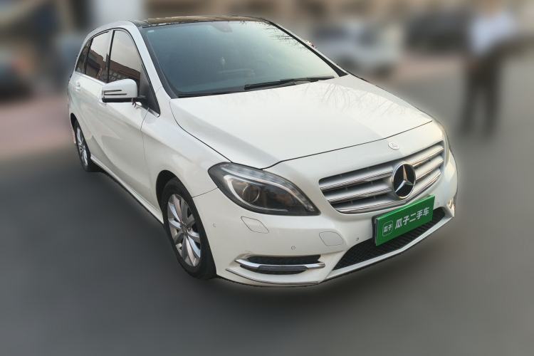 Used Mercedes-Benz B-Class 2012 B 180 Front Right 45 Deg