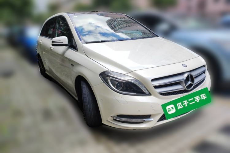 Used Mercedes-Benz B-Class 2012 B 200 Front Right 45 Deg