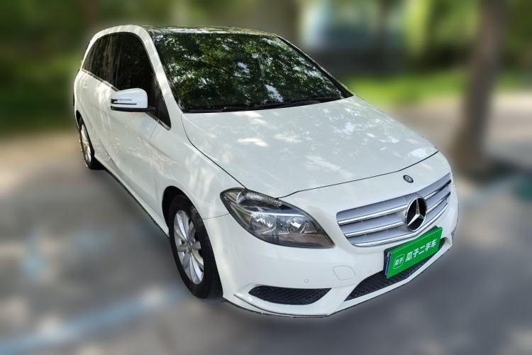 Used Mercedes-Benz B-Class 2012 B 180 Front Right 45 Deg
