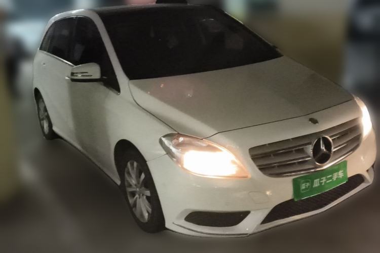 Used Mercedes-Benz B-Class 2012 B 180 Front Right 45 Deg
