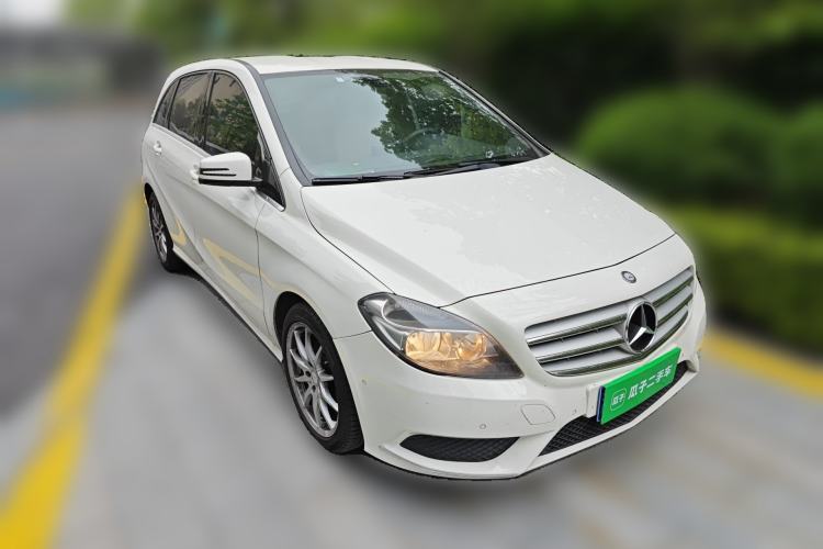 Used Mercedes-Benz B-Class 2012 B 180 Front Right 45 Deg