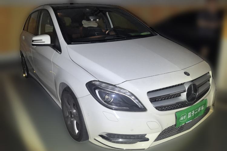 Used Mercedes-Benz B-Class 2012 B 200 Front Right 45 Deg