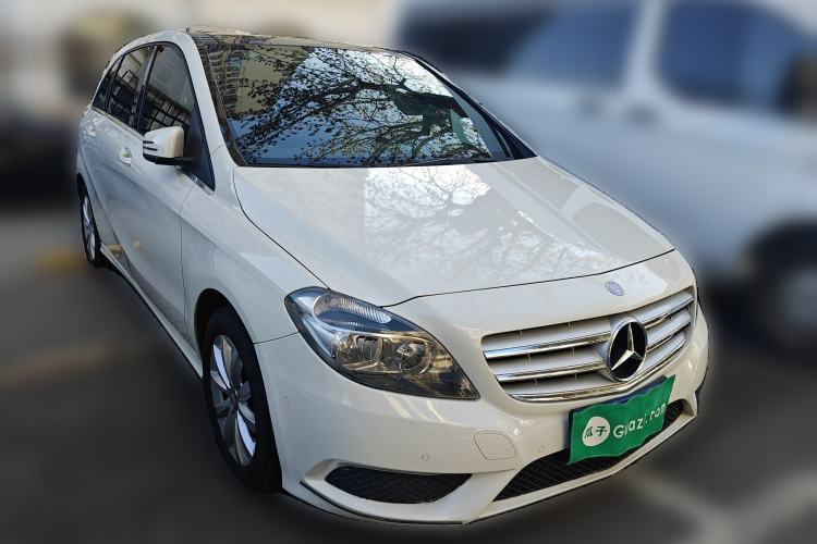 Used Mercedes-Benz B-Class 2012 B 180 Front Right 45 Deg