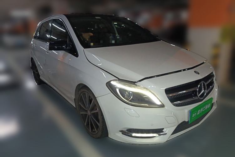 Used Mercedes-Benz B-Class 2012 B 200 Front Right 45 Deg