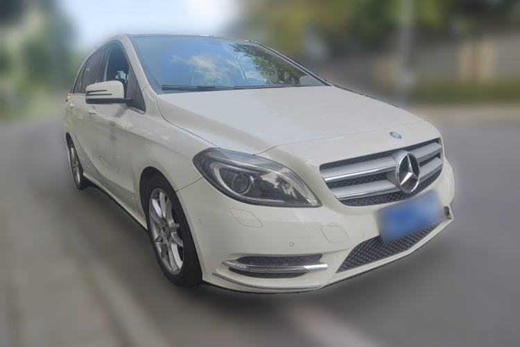 Used Mercedes-Benz B-Class 2012 B 200 Front Right 45 Deg