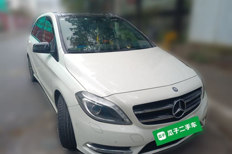 Used Mercedes-Benz B-Class 2012 B 200 Front Right 45 Deg