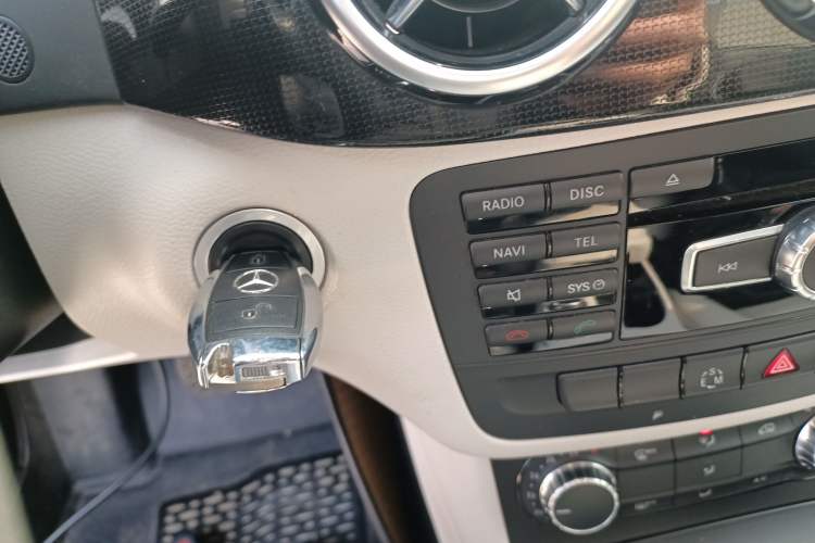 Used Mercedes-Benz B-Class 2012 B 180 Interior 1