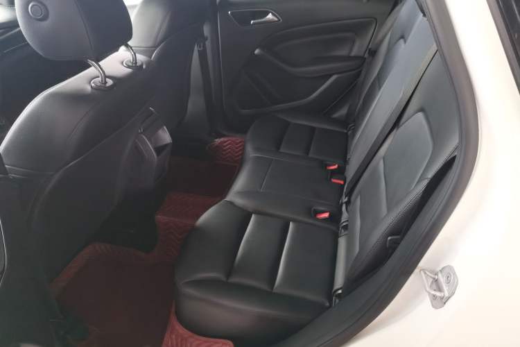 Used Mercedes-Benz B-Class 2012 B 180 Interior 1