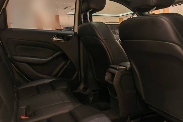 Used Mercedes-Benz B-Class 2012 B 180 Interior 1