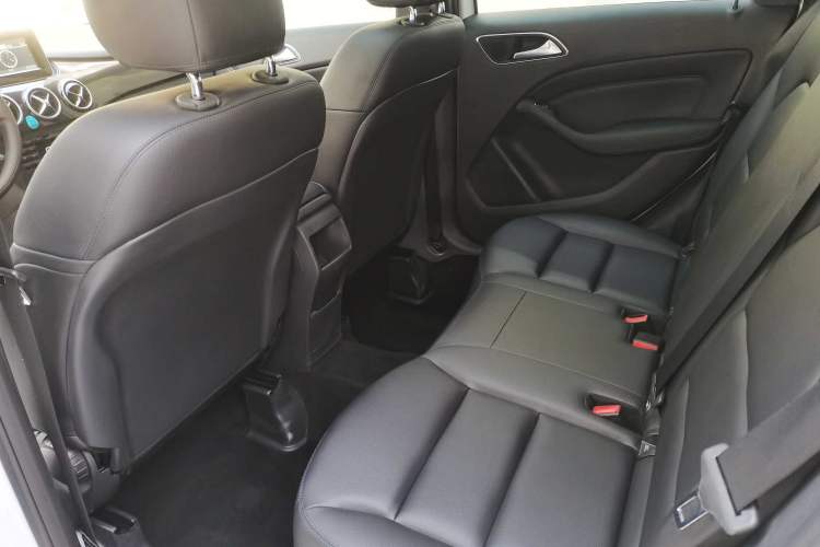 Used Mercedes-Benz B-Class 2012 B 180 base model (imported) Interior 1