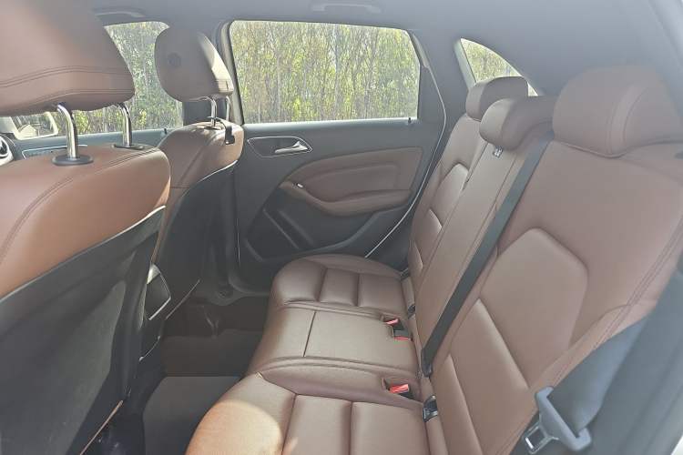 Used Mercedes-Benz B-Class 2012 B 200 Interior 1