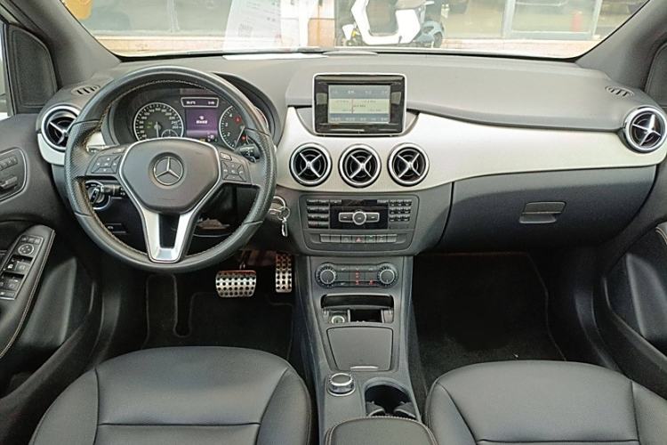 Used Mercedes-Benz B-Class 2012 B 200 Interior 1