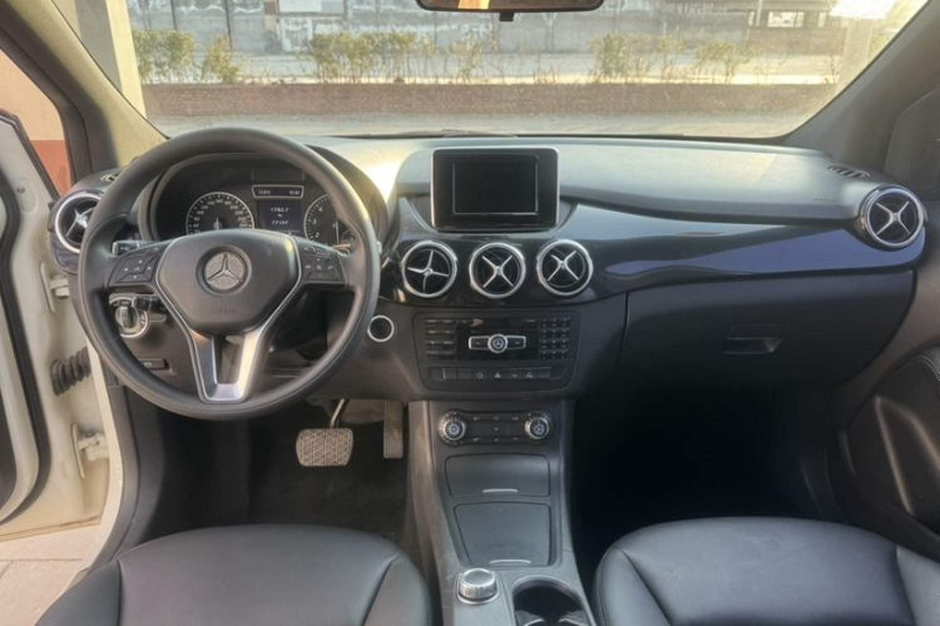 Used Mercedes-Benz B-Class 2012 B 180 Interior 1