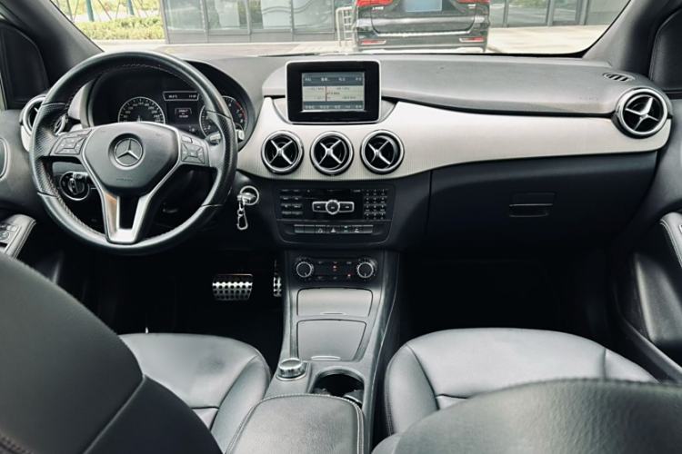 Used Mercedes-Benz B-Class 2012 B 200 Interior 12