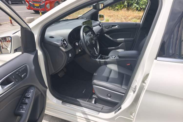 Used Mercedes-Benz B-Class 2012 B 200 Interior 2