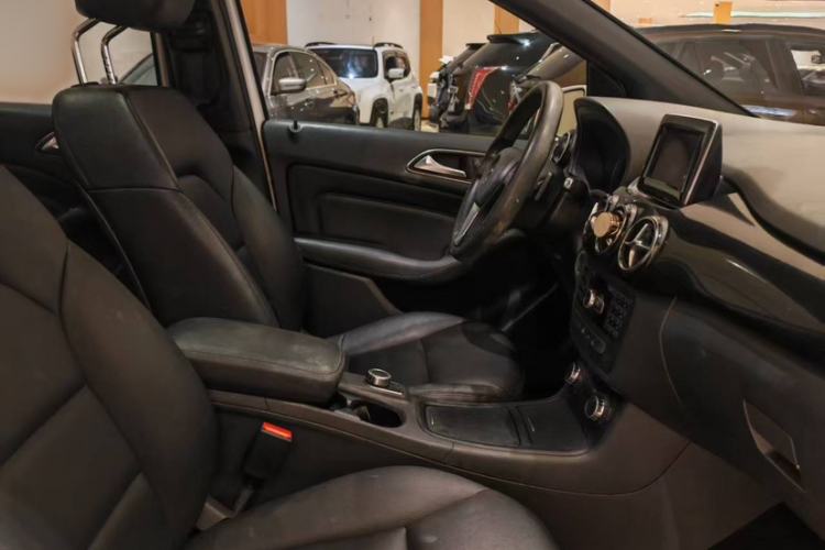 Used Mercedes-Benz B-Class 2012 B 180 Interior 2