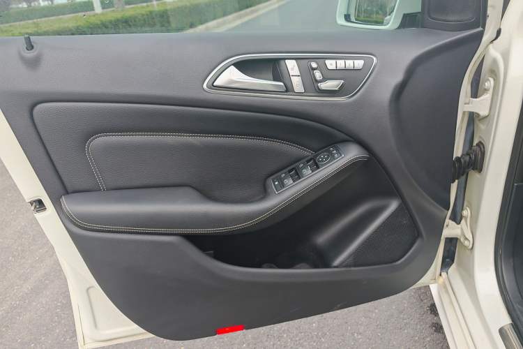 Used Mercedes-Benz B-Class 2012 B 200 Interior 2