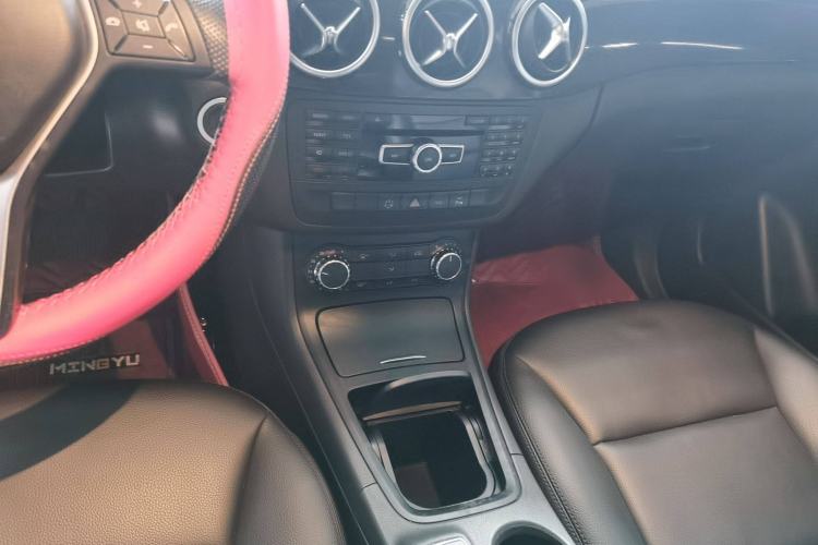 Used Mercedes-Benz B-Class 2012 B 180 Interior 3