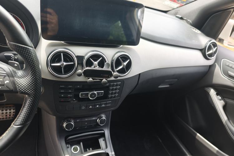 Used Mercedes-Benz B-Class 2012 B 200 Interior 3