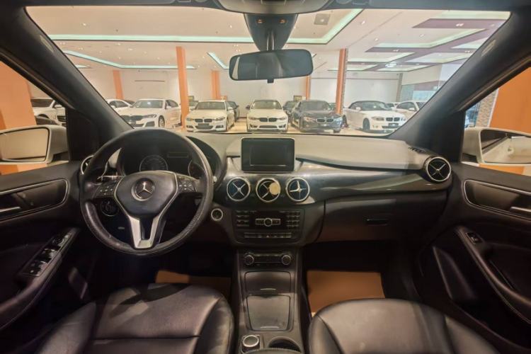 Used Mercedes-Benz B-Class 2012 B 180 Interior 3