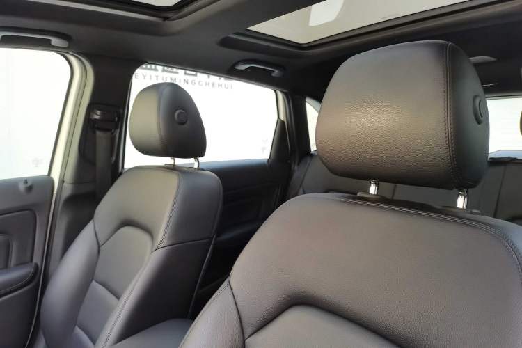 Used Mercedes-Benz B-Class 2012 B 180 base model (imported) Interior 3