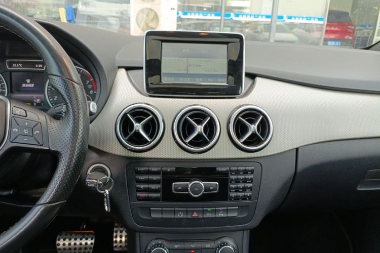Used Mercedes-Benz B-Class 2012 B 200 Interior 3