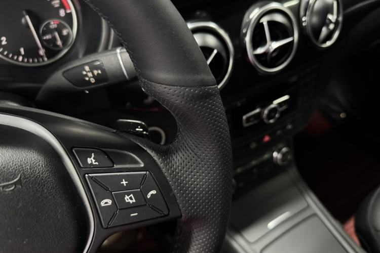 Used Mercedes-Benz B-Class 2012 B 180 Interior 4