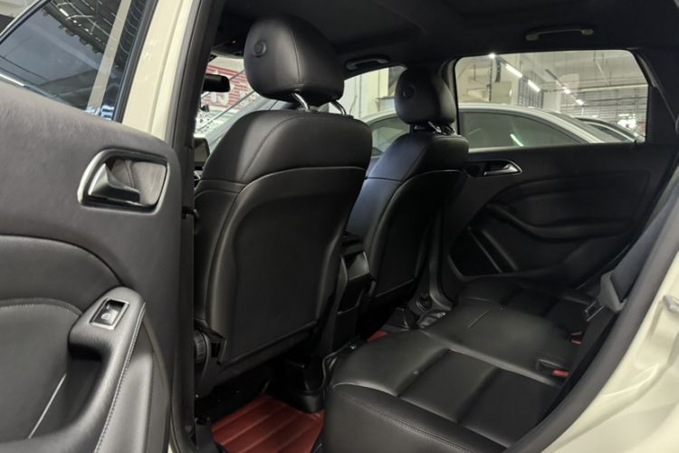 Used Mercedes-Benz B-Class 2012 B 180 Interior 6