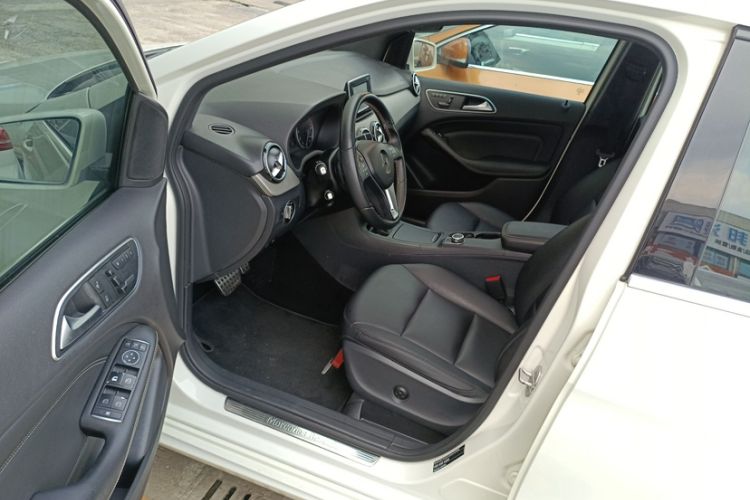Used Mercedes-Benz B-Class 2012 B 200 Interior 6