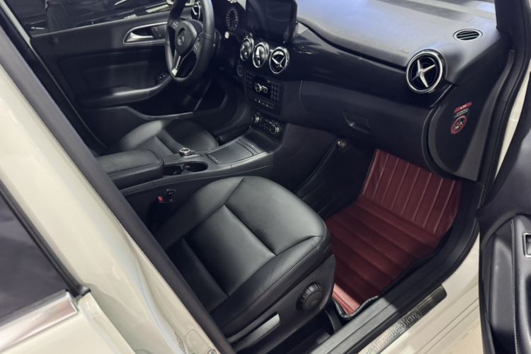 Used Mercedes-Benz B-Class 2012 B 180 Interior 7