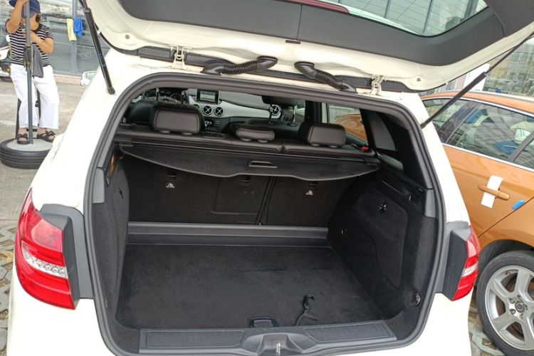 Used Mercedes-Benz B-Class 2012 B 200 Interior 9