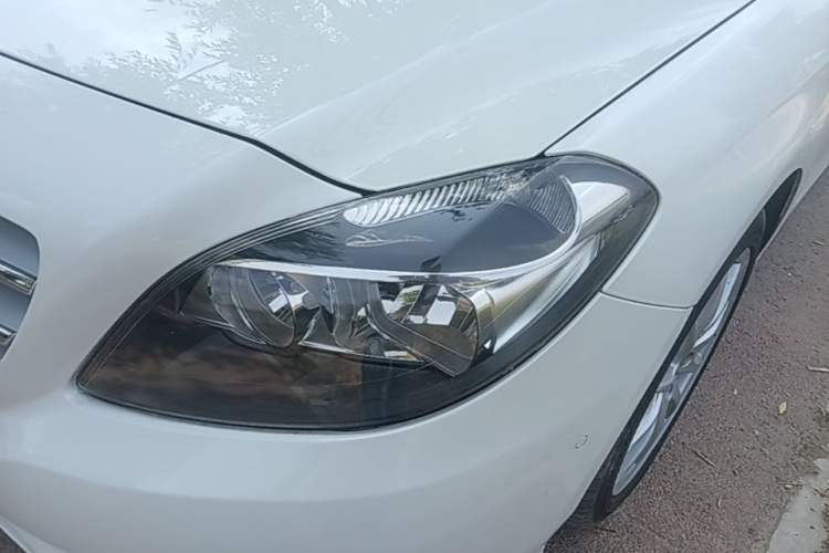 Used Mercedes-Benz B-Class 2012 B 180 Left Front Headlight