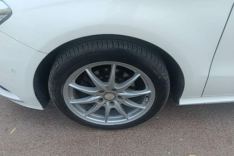 Used Mercedes-Benz B-Class 2012 B 180 Left Front Wheel Hub