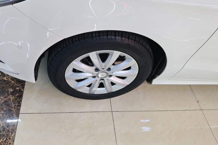 Used Mercedes-Benz B-Class 2012 B 180 Left Front Wheel Hub