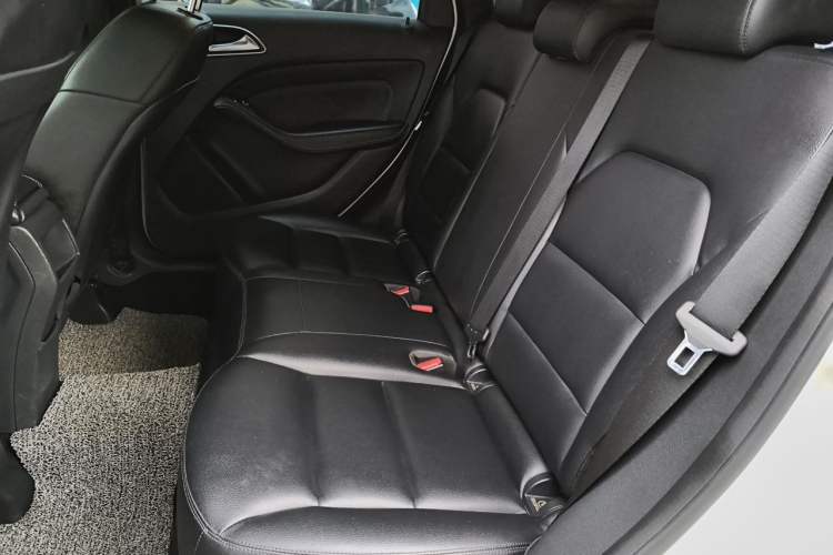 Used Mercedes-Benz B-Class 2012 B 200 Left Rear Seat