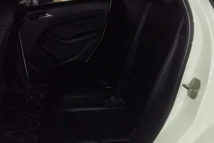 Used Mercedes-Benz B-Class 2012 B 180 Left Rear Seat