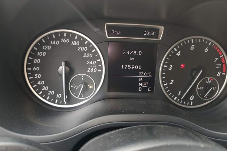 Used Mercedes-Benz B-Class 2012 B 180 Odometer Close Up