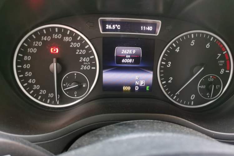 Used Mercedes-Benz B-Class 2012 B 200 Odometer Close Up