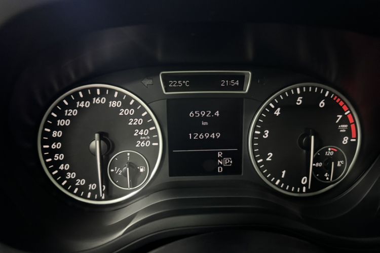 Used Mercedes-Benz B-Class 2012 B 180 Odometer Close Up