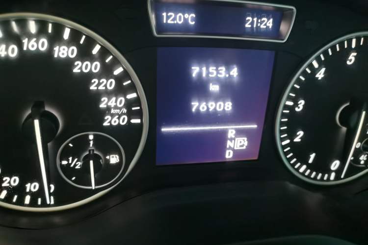 Used Mercedes-Benz B-Class 2012 B 180 Odometer Close Up