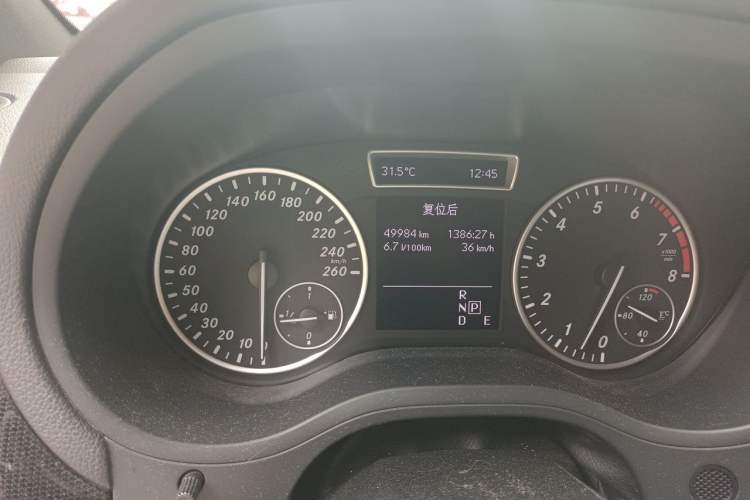 Used Mercedes-Benz B-Class 2012 B 180 Odometer Close Up