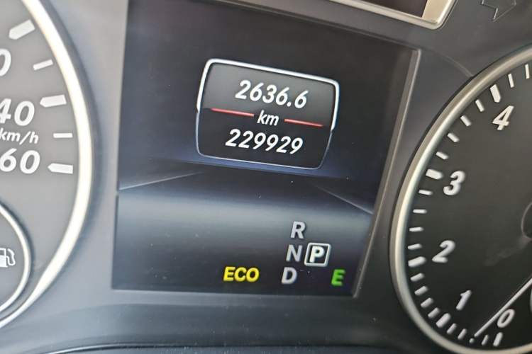 Used Mercedes-Benz B-Class 2012 B 200 Odometer Close Up