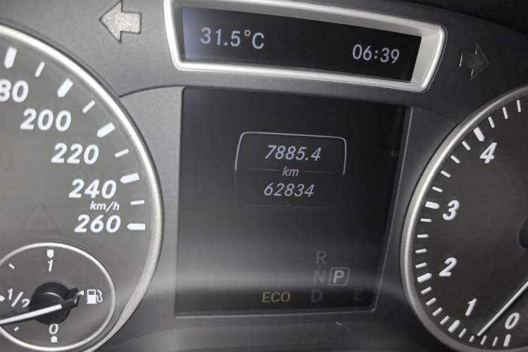 Used Mercedes-Benz B-Class 2012 B 200 Odometer Close Up