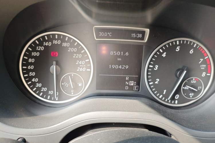 Used Mercedes-Benz B-Class 2012 B 180 Odometer Close Up