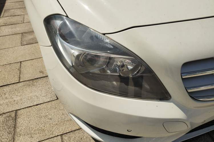 Used Mercedes-Benz B-Class 2012 B 180 Right Front Headlight