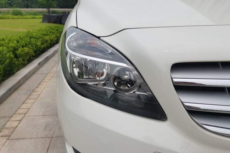 Used Mercedes-Benz B-Class 2012 B 180 Right Front Headlight
