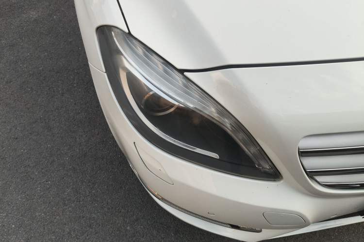 Used Mercedes-Benz B-Class 2012 B 180 Right Front Headlight