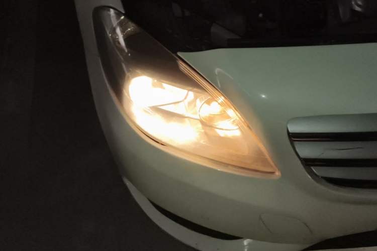 Used Mercedes-Benz B-Class 2012 B 180 Right Front Headlight