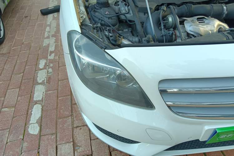 Used Mercedes-Benz B-Class 2012 B 180 Right Front Headlight